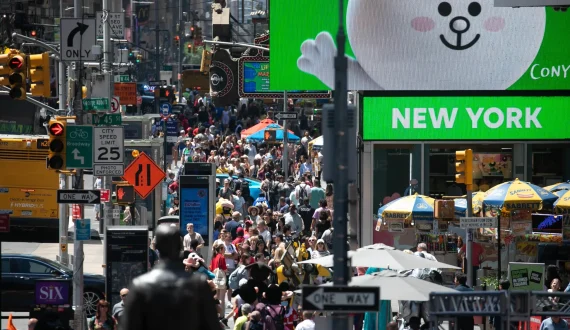 Thumbnail for Red Robin returns to profit with US$1.2M net income, US$392.4M in Q1 2025 revenue